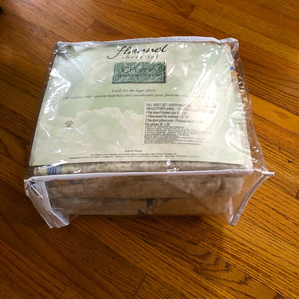 NWOT Cream Color Flannel Full Sheet Set